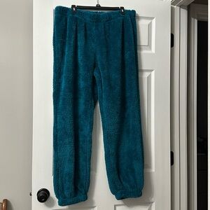 Authentic UGG Women’s Niko Sherpa Jogger.
